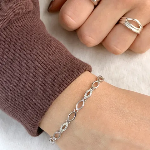 rannekoru rodinoitua hopeaa