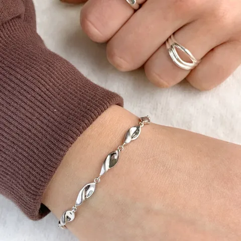 rannekoru rodinoitua hopeaa