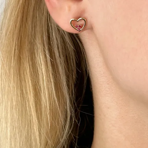 Sydän rubiini nappikorvakorut 14 karaatin kultaa kanssa rubiinia 