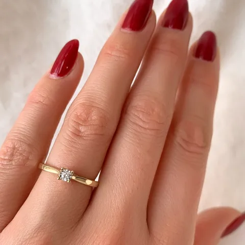 timantti solitaire-sormus 14 karaatin kultaa 0,051 ct