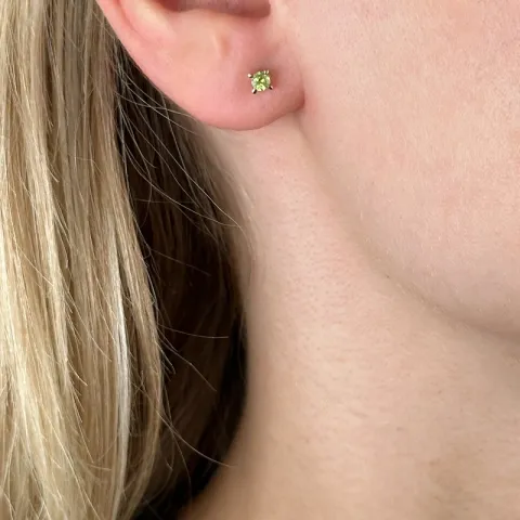 2 x 0,12 ct peridootti solitaire-nappikorvakorut 14 karaatin kultaa kanssa peridootti