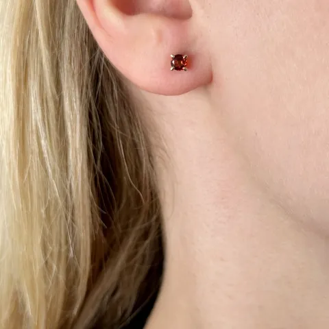 2 x 0,28 ct granaatti solitaire-nappikorvakorut 14 karaatin kultaa kanssa granaatti