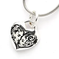 Pieni sydän riipus  hopeaa