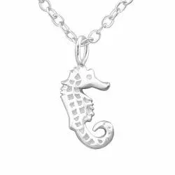 Riipus jossa on ketju  hopeaa