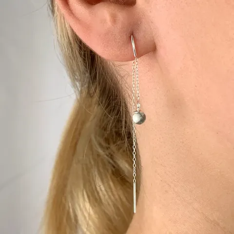 howlite ketjukorvakorut hopeaa