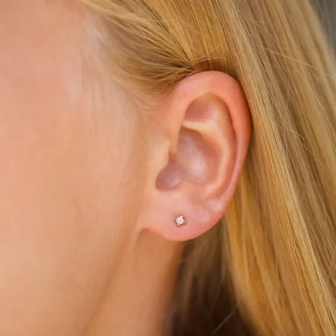 2 mm zirkoni nappikorvakorut 9 karaatin kultaa kanssa zirkoni