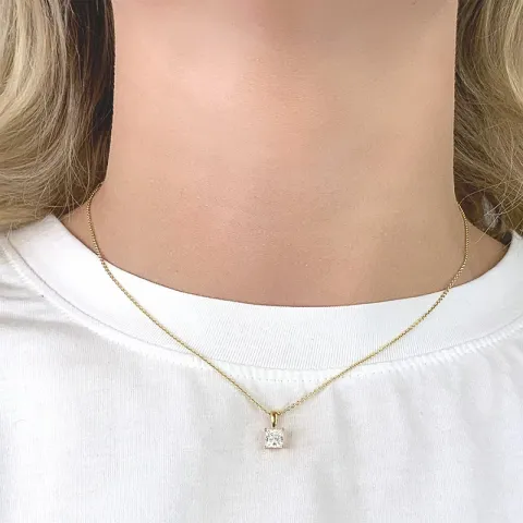 Neliskulmainen riipus  9 karaatin kultaa