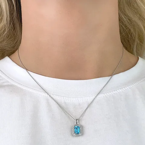 Neliskulmainen topaasi riipus  9 karaatin valkokultaa