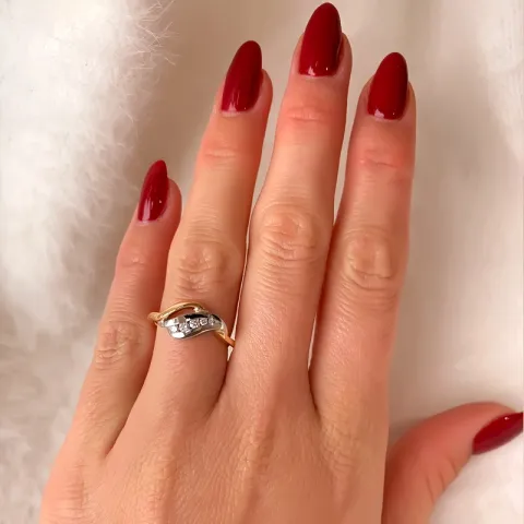 abstrakti timantti sormus 14 karaatin kulta ja valkokultaa 0,12 ct