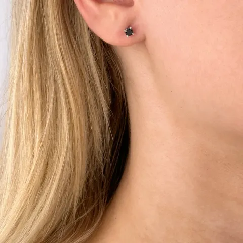 mustat timantti solitaire-nappikorvakorut 14 karaatin valkokultaa kanssa musta timantti 