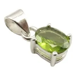 Ovaali peridootti riipus  hopeaa