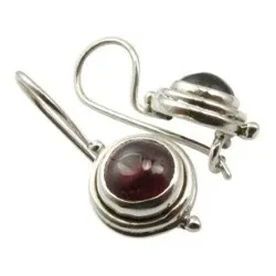 Pyöreitä punaista granaatti korvarenkaat  oksidoitua sterlinghopeaa