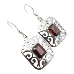 Suuria neliskulmainen granaatti korvarenkaat  hopea