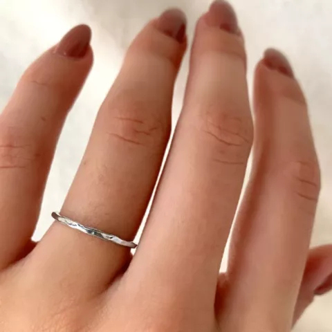 yksinkertainen sormus hopea