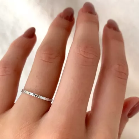 yksinkertainen sormus hopea