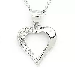 sydän riipus jossa on ketju hopeaa