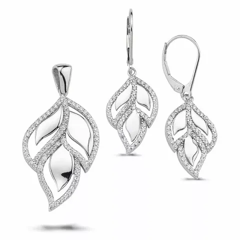 Setti hopeaa hopeaa ilman ketjua