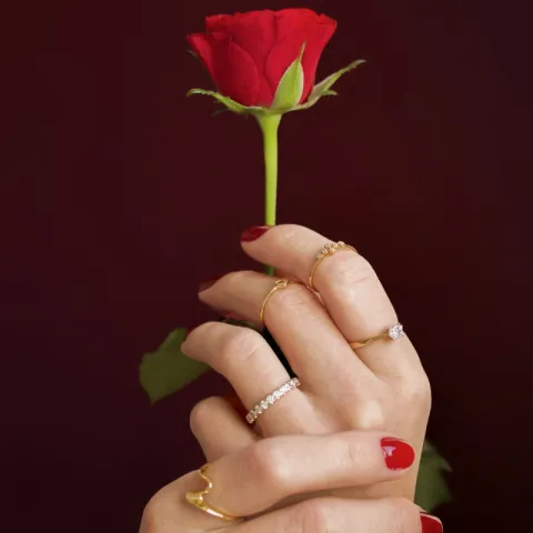 zirkoni sormus 9 karaatin kultaa