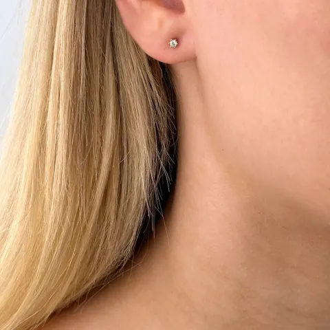 2 x 0,05 ct timantti kultaa solitaire-nappikorvakorut 14 karaatin kultaa kanssa timantti