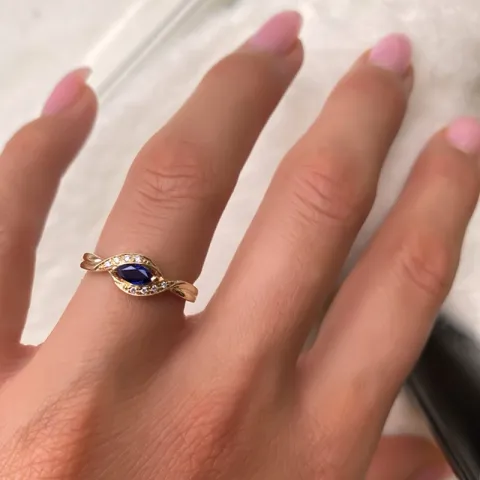 ovaali sininen safiiri kultaa sormus 14 karaatin kultaa 0,04 ct