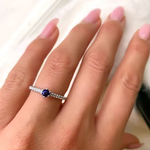 sininen safiiri sormus 14 karaatin valkokultaa 0,14 ct