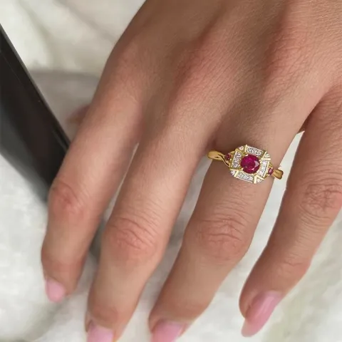 neliskulmainen rubiini sormus 14 karaatin kulta ja valkokultaa 0,07 ct 0,45 ct 0,09 ct
