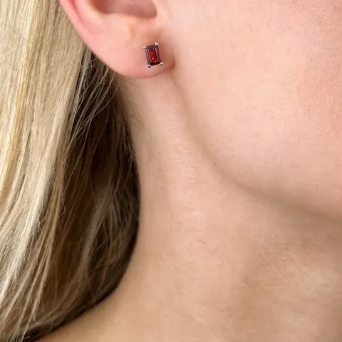 2 x 0,75 ct koru granaatti nappikorvakorut 14 karaatin valkokultaa kanssa granaatti 