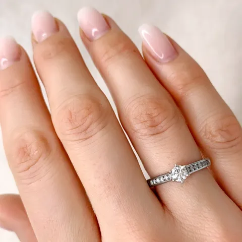 timantti valkokultasormus 14 karaatin valkokultaa 0,31 ct 0,20 ct