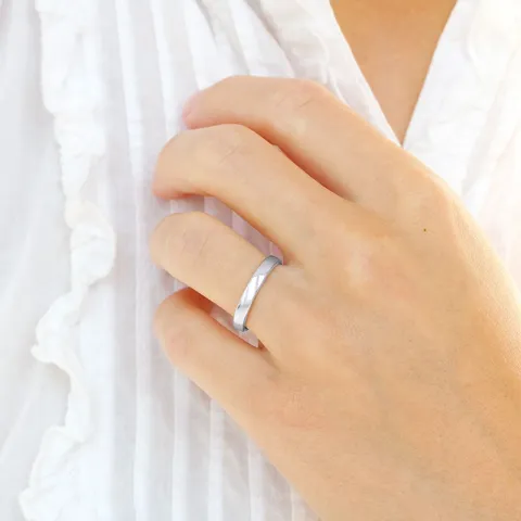 3 mm vihkisormusta 14 karaatin valkokultaa 0,02 ct - setit