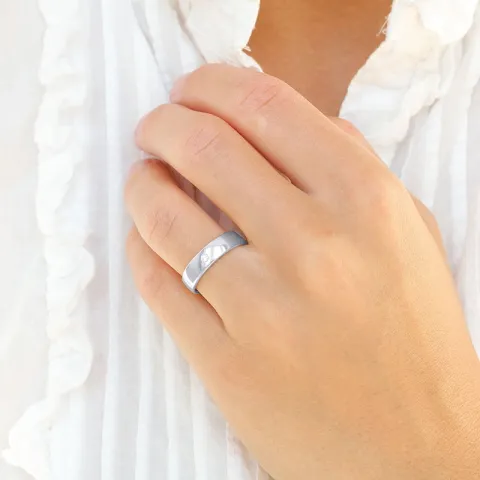 5 mm vihkisormusta 9 karaatin valkokultaa 0,03 ct - setit