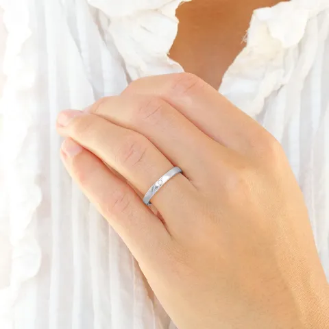 6 ja 3 mm vihkisormusta 9 karaatin valkokultaa 0,02 ct - setit