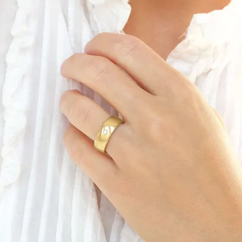 7 mm vihkisormusta 9 karaatin kultaa 0,03 ct - setit