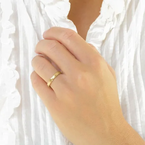 3 mm timantti vihkisormusta 9 karaatin kultaa 0,02  ct - setit