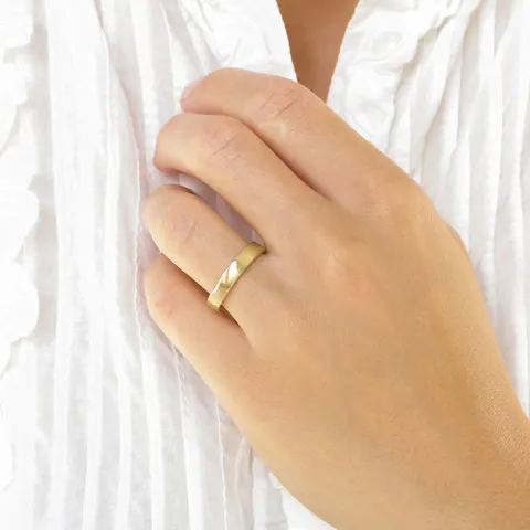 4 mm timantti vihkisormusta 9 karaatin kultaa - setit