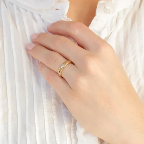 5 ja 4 mm vihkisormusta 14 karaatin kultaa 0,03 ct - setit