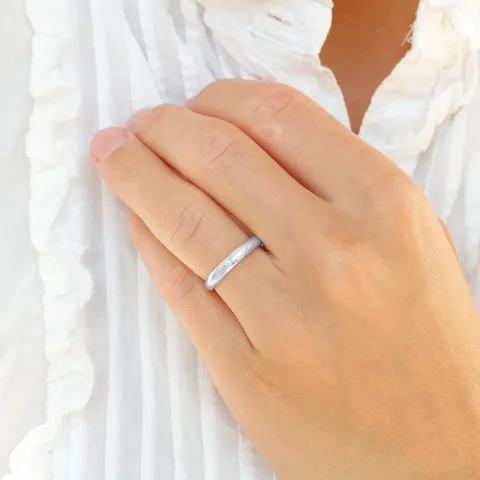 6 ja 3 mm vihkisormusta 9 karaatin valkokultaa 0,02 ct - setit