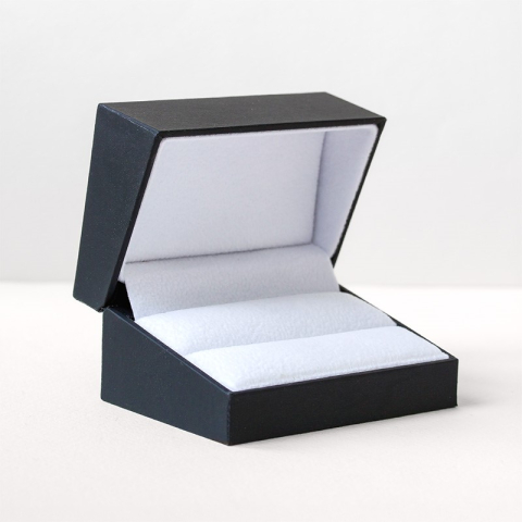 4 mm timantti vihkisormus 9 karaatin kultaa 0,008 ct ja 0,015 ct