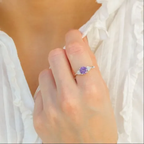 lila zirkoni sormus hopea