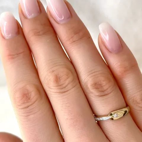 aitoja abstrakti timantti sormus 9 karaatin kulta ja valkokultaa 0,05 ct