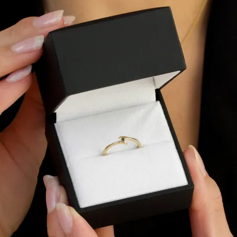 musta timantti sormus 9 karaatin kultaa 0,02 ct