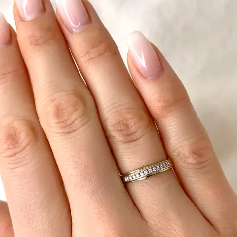 Timantti sormus 9 karaatin kulta ja valkokultaa 0,08 ct