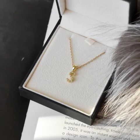 S-kirjain timantti riipus 9 karaatti kultaa 0,05 ct