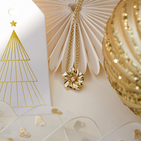 Kukka timanttiriipus 9 karaatti kultaa 0,022 ct