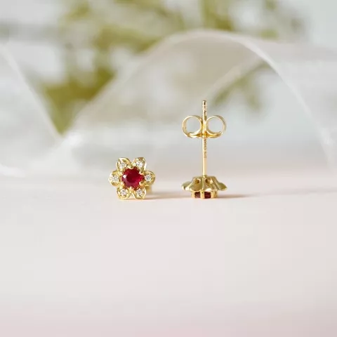 Kukka rubiini timanttikorvakorut 9 karaatin kultaa kanssa timanttia ja rubiinia 