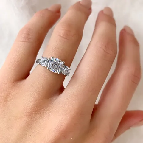 Suuri valkoinen zirkoni sormus hopeaa