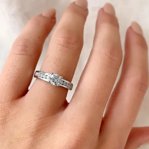 valkoinen zirkoni sormus hopeaa