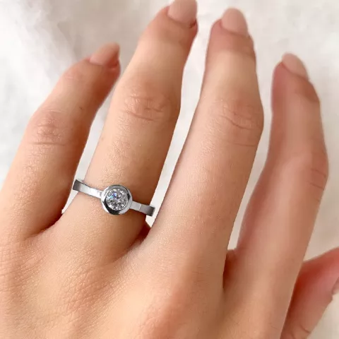 Yksinkertainen valkoinen zirkoni sormus hopeaa