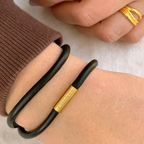Pyöreä ruskea rannekoru nahkaa, jossa on kullattua terästä x 4 mm
