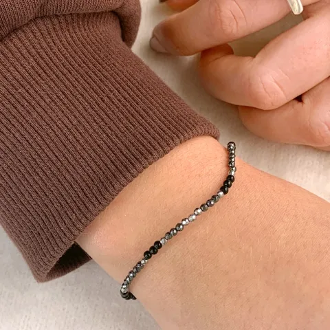 rannekoru onyx-kiveä ja hematite.