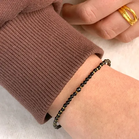 musta rannekoru onyx-kiveä ja hematite.